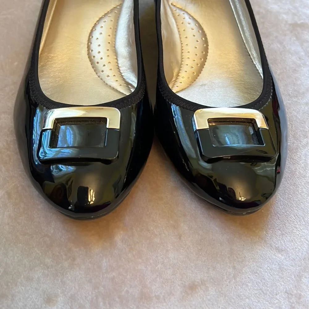 Bandolino Sz 9.5 Classic Black Patent Wedge Gold Buckle Toe Dress Shoes EUC